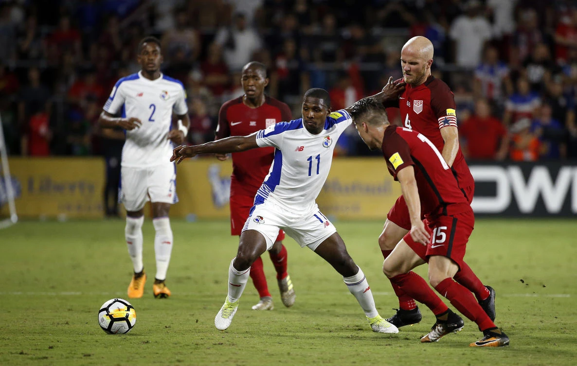 Panama midfielder Armando Cooper (11) dribbles the ball as US midfielder Michael Bradley (4) and defender Jorge Villafana (15) defend during the second half at Orlando City Stadium. (USA TODAY Sports)