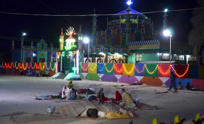 Death toll 24 in Pakistan suicide bombing
