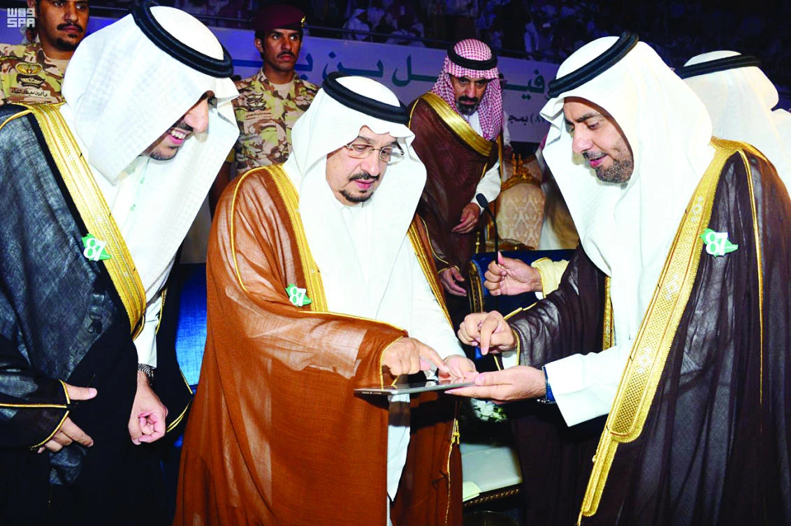 Riyadh Gov. Prince Faisal bin Bandar, center, launches new education projects in Riyadh. (SPA)
