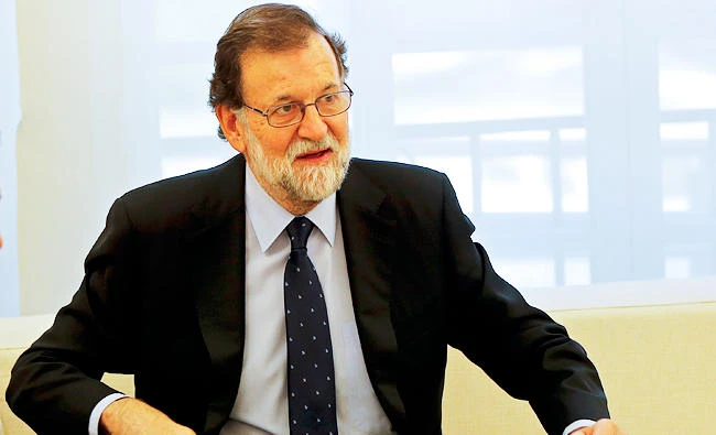 In this photo taken on Oct. 2, 2017, Spain's Prime Minister Mariano Rajoy begins a meeting with socialist opposition leader Pedro Sanchez at the Moncloa Palace in Madrid, Spain. (AP)