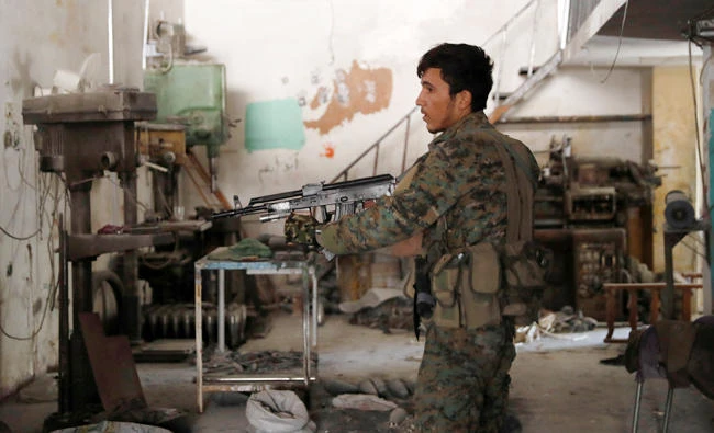 Noose tightening around Daesh in Raqqa
