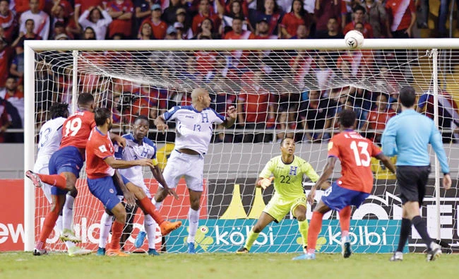Honduras’ goalkeeper Donis Escober, center, fails to stop a header by Costa Rica’s Kendall Waston, second left, during their 2018 World Cup qualifier football match in San Jose, Costa Rica on Saturday. (AFP)