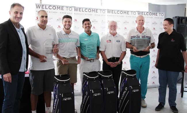 The champion team of Arshad Mahmood, Faisal Salhab, Abdurahman Almansour and Bill Inglis with Riyadh Marriott Hotel’s Muin Serhan, left, and Dirab Golf Committee member Tim Douglas, second right. (AN photos by Noel A. Alipoyo)