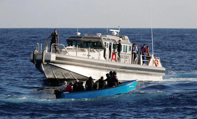 Tunisian navy rescues 100 migrants