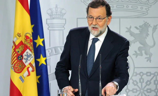 Spain threatens to suspend Catalonia’s autonomy in crisis