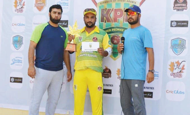 Man of the match Arif Malik.