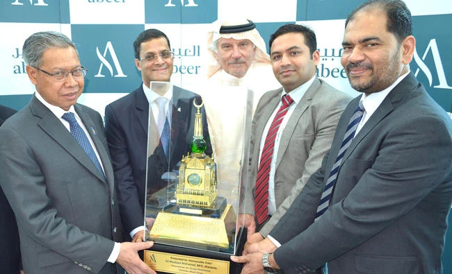 From left, Dato’ Sri Mustapa Mohamed, Malaysian minister for international trade and industry; Mohammed Alungal, AMG president; Khaled Almaeena, AMG director; Jemshith Ahmed, VP strategic planning, AMG; and Jabir Valiyakath, VP finance, AMG.