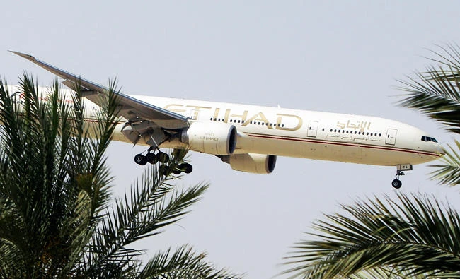 In this May 4, 2014 file photo, an Etihad Airways plane prepares to land in Abu Dhabi Airport, United Arab Emirates. (AP)