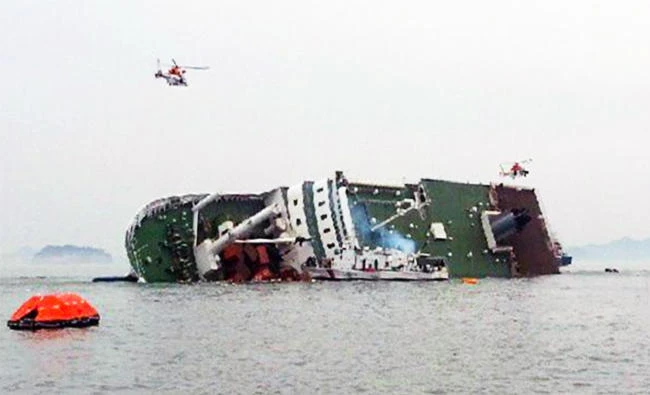 Freighter sinks off Philippine coast; 10 crew missing