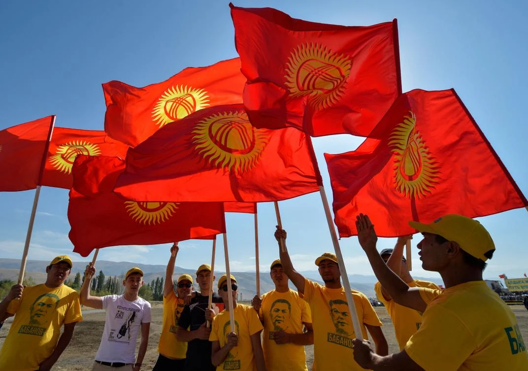 A picture taken on September 22, 2017 shows supporters of Kyrgyz opposition MP and presidential candidate Omurbek Babanov attending an election campaign event in the town of Kemin, some 90 km of Bishkek. (AFP)