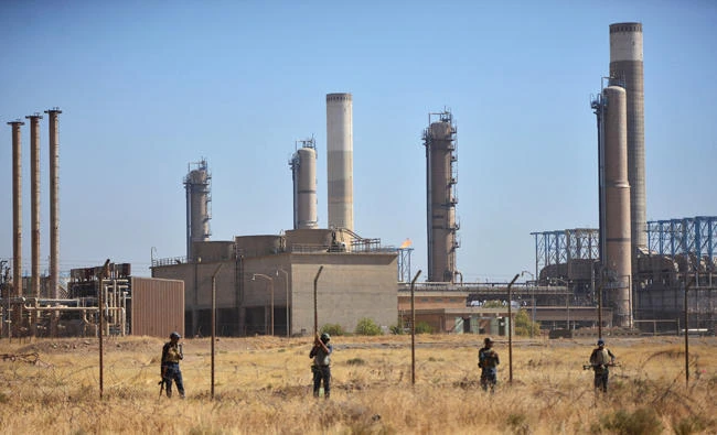 Oil jumps 1%; fighting shuts output in Kirkuk