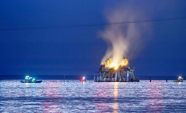 One missing, 7 injured in rig explosion near US Gulf Coast
