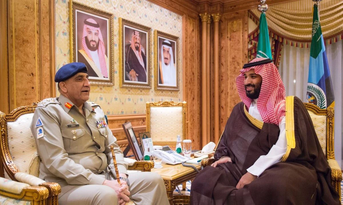 Crown Prince Mohammed bin Salman receives Pakistan Army chief Gen. Qamar Javed Bajwa in Riyadh on Monday. (Photo by Bandar Al-Jaloud via Twitter)
