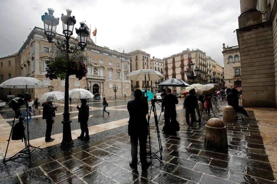 Spain to push ahead with suspending Catalan autonomy