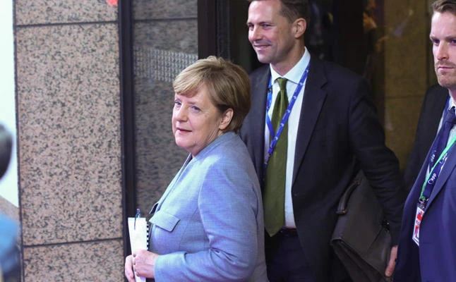 Angela Merkel is seen leaving after the first day of an European leaders summit in Brussels on October 20, 2017. (AFP / Aurore Belot)