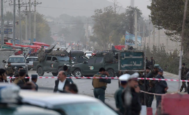 Afghan security personnel gather as they keep watch near the site of a suicide bomb attack near the Marshal Fahim military academy base in Kabul on October 21, 2017. (AFP / WAKIL KOHSAR)