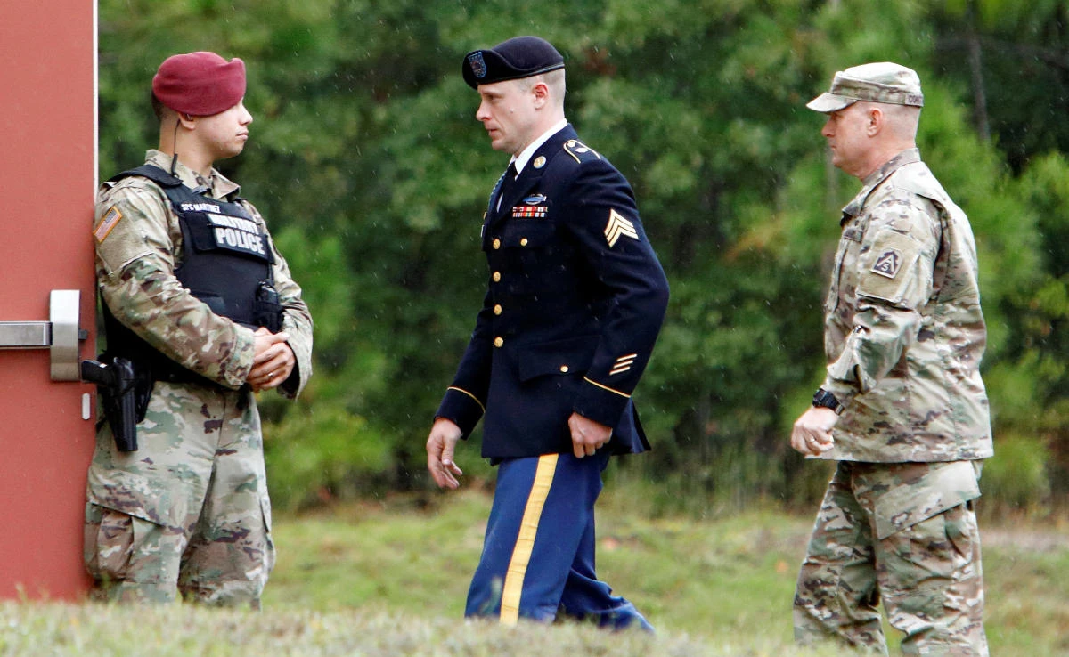 US Army Sergeant Bowe Bergdahl, center, is escorted into the courthouse after a lunch break during his hearing in the case of United States vs. Bergdahl in Fort Bragg, North Carolina, US on October 16, 2017. (File photo by Reuters)