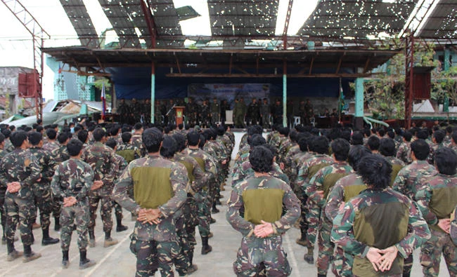 Philippine Army scout rangers who participated in anti-terrorism training attends a graduation ceremony to coincide with the end of fighting against Daesh supporters in the southern Philippines, in Marawi on the southern island of Mindanao on October 23, 2017. (AFP)