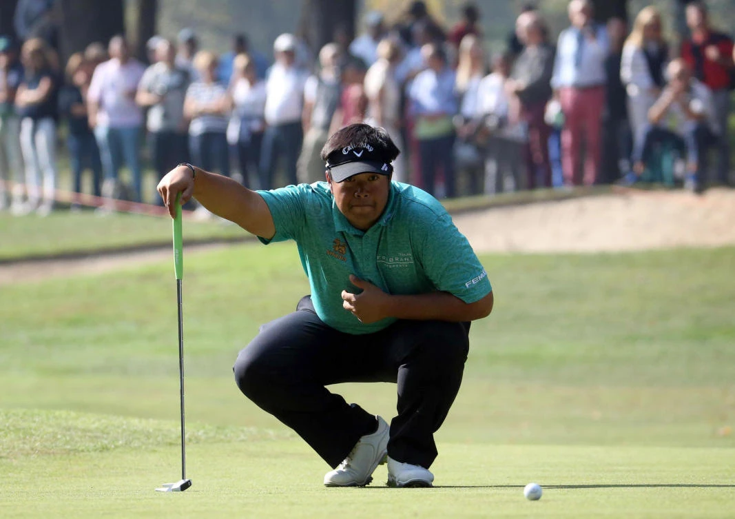 Kiradech Aphibarnrat, of Thailand, looks the ball during the 74th Italy Open Golf tournament in Monza, Italy, Sunday, Oct. 15, 2017. (Matteo Bazzi/ANSA via AP)