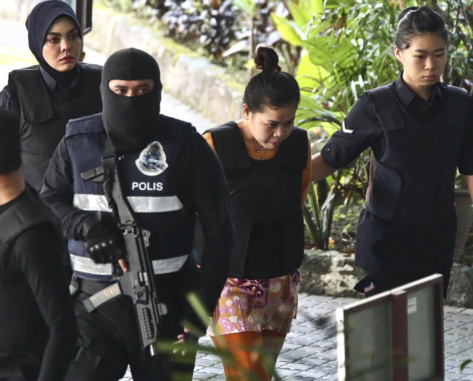 Indonesian Siti Aisyah, second from right, is escorted by police as she arrives for a court hearing at Shah Alam court house in Shah Alam, outside Kuala Lumpur, Malaysia, Wednesday, Oct. 25, 2017. (AP/Sadiq Asyraf)