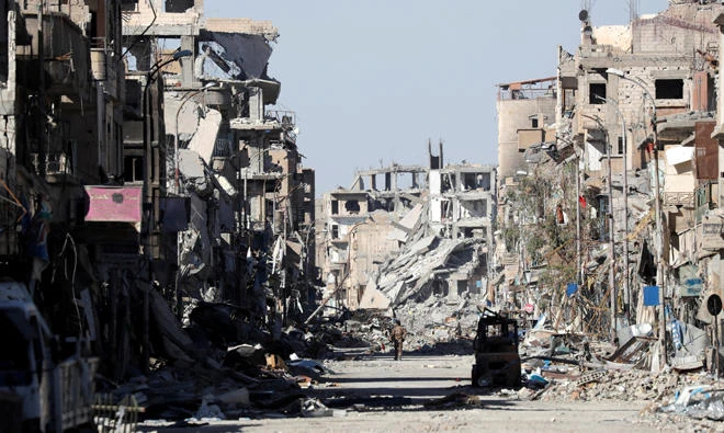 Raqqa’s traumatized population fears new violence
