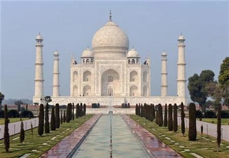 5 arrested in India over attack on Swiss couple near Taj Mahal