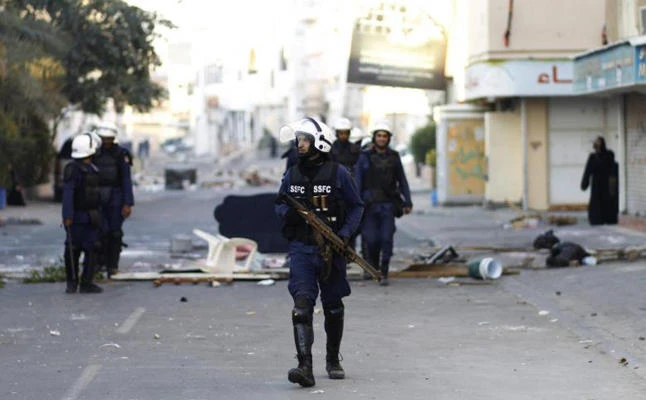 Bahraini riot police patrol the streets in the village of Jidhafs, west of Manama, in this February 14, 2014, file photo. On Friday, Oct. 27, 2017, several policemen were wounded when militants attacked their bus near the Jidhafs area. (Reuters photo)