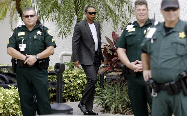 Golfer Tiger Woods arrives at the Palm Beach County courthouse on Friday, Oct. 27, 2017, in Palm Beach Gardens, Florida. (AP Photo/Alan Diaz)