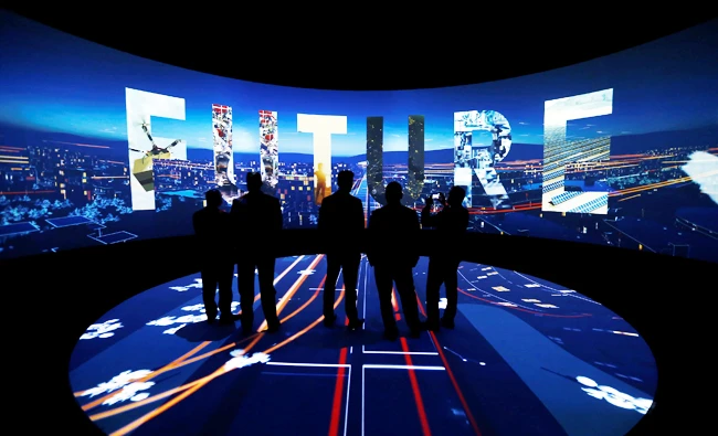 Visitors watch a 3D presentation during an exhibition on "Neom", a new business and industrial city, in Riyadh, Saudi Arabia, in this October 25, 2017 photo. (REUTERS)