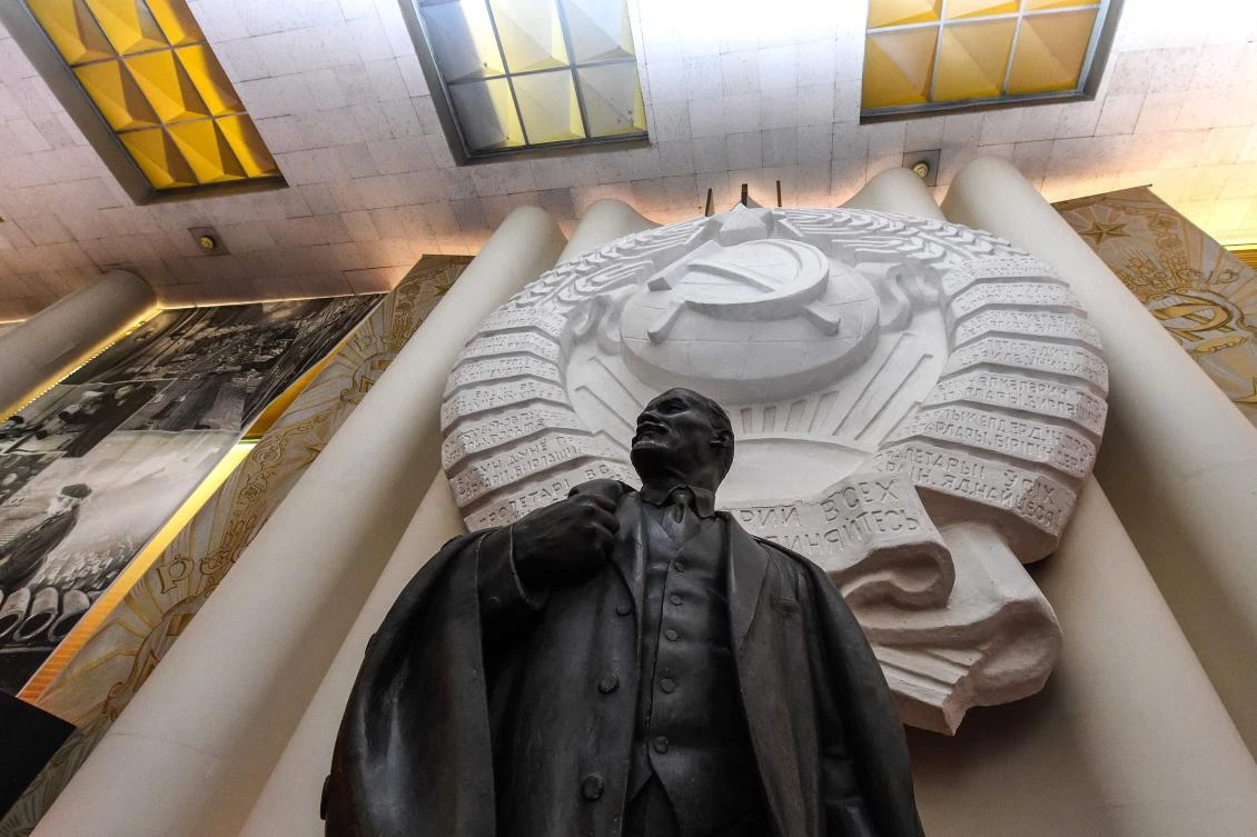 Above, a monument to the Soviet Union founder Vladimir Lenin at the Lenin Memorial museum in Ulyanovsk. Crowds are sparse these days at the world’s biggest Lenin museum in Russia’s city of Ulyanovsk, which has fences round it to protect visitors after several massive panels dropped off the facade. (AFP)