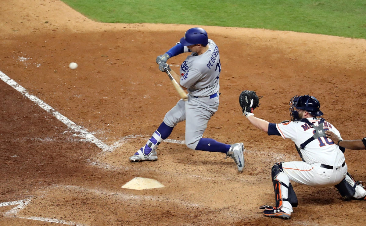 Dodgers rip Astros 6-2 to level baseball World Series