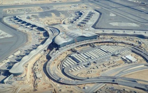 Above, an aerial view of Abu Dhabi’s Midfield Terminal building showing the construction progress as of September 2017. (Courtesy Abu Dhabi Airports YouTube)