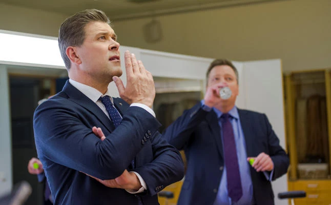 Iceland Prime Minister Bjarni Benediktsson (L) came out on top in a snap election on Sunday, Oct. 29, 2017, despite a string of scandals. (REUTERS/Geirix)