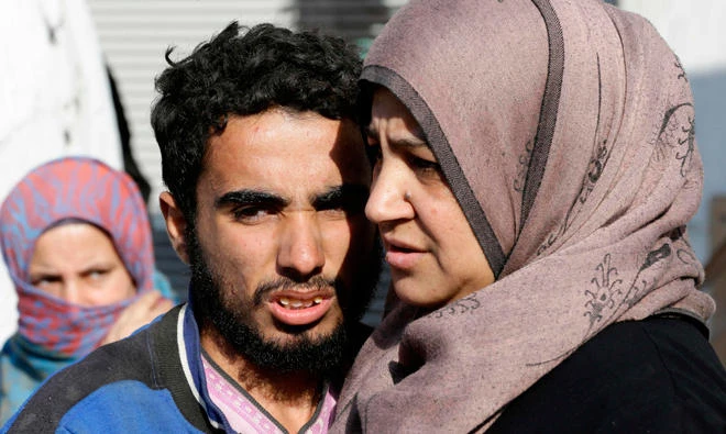 With their caliphate in ruins, Daesh militants melt into the desert