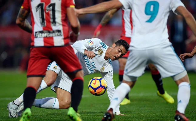 Real Madrid's Portuguese forward Cristiano Ronaldo falls down during the Spanish league football match Girona FC vs Real Madrid CF at the Montilivi stadium in Girona on October 29, 2017. (AFP / Josep Lago)