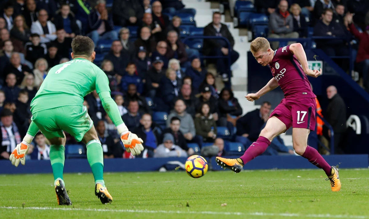 Manchester City’s Kevin De Bruyne shoots at goal (Reuters/Darren Staples)