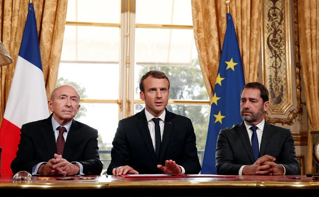 French President Emmanuel Macron (C) addresses the media with French Interior Minister Gerard Collomb (L) and government spokesman Christophe Castaner after signing a new anti-terrorism and interior security law at the Elysee Palace in Paris on Monday, October 30, 2017.(REUTERS/Christophe Ena/Pool)