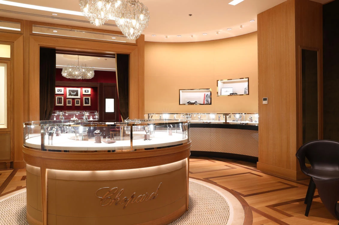 The boutique reflects a modern interpretation of the Maison’s traditional values and craftsmanship.