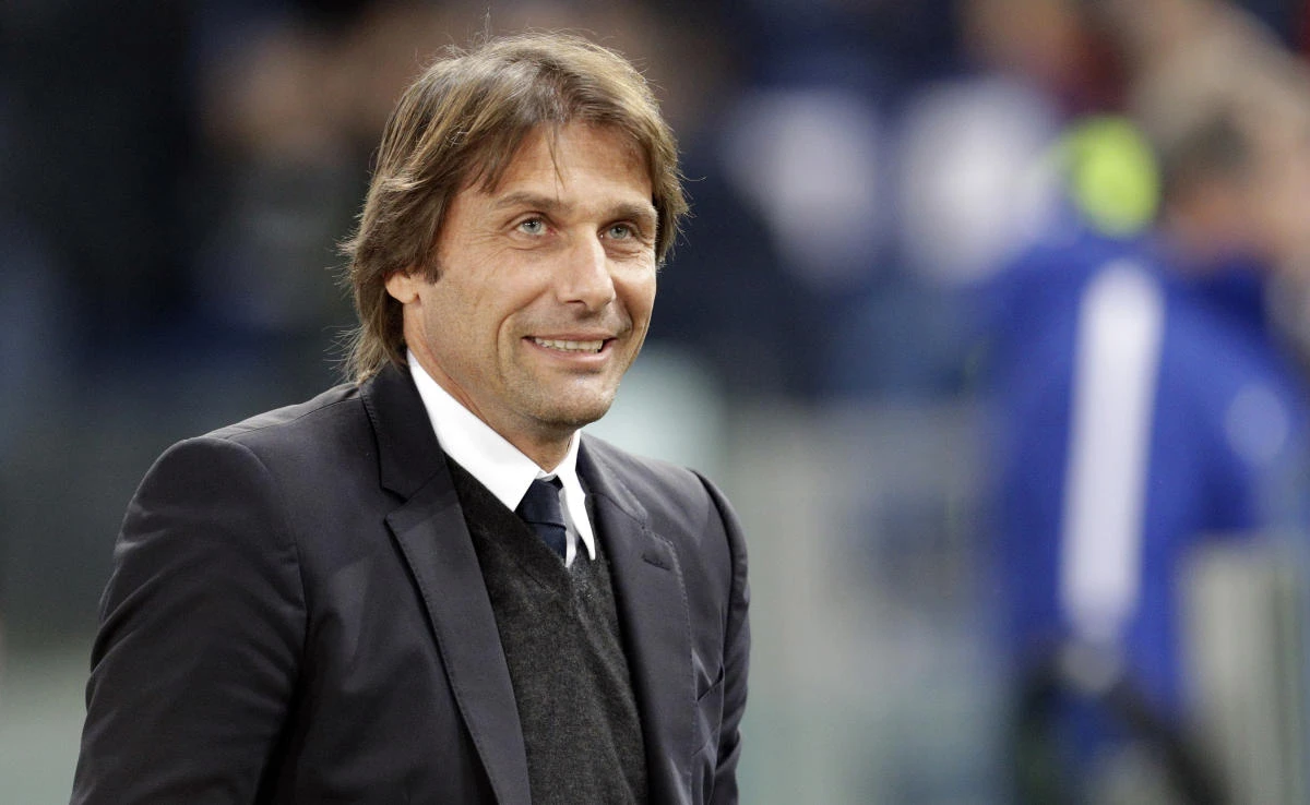 Chelsea coach Antonio Conte smiles prior to the Champions League group C soccer match between Roma and Chelsea, at the Olympic stadium in Rome, Tuesday on October 31, 2017. (File photo by AP)