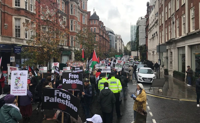 Police intervene as demonstrators square off in London over Balfour legacy