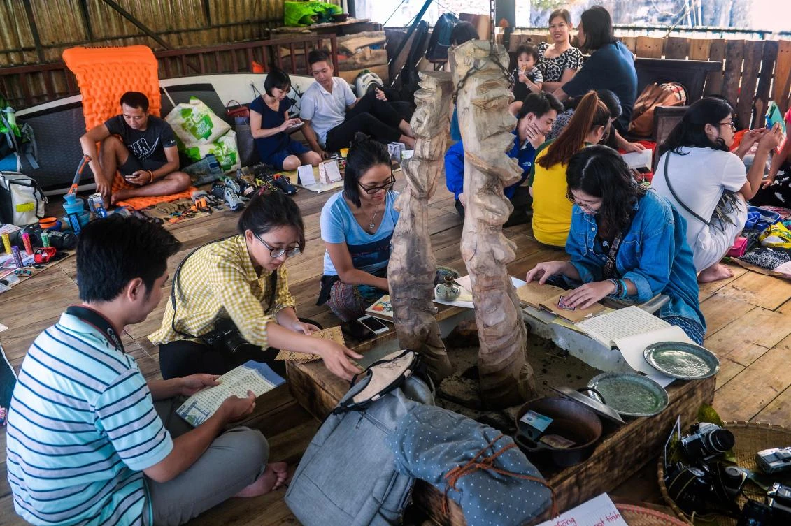 Above, curious customers leaf through old books, love notes, candles and clothes — relics from relationships past now on sale by jilted lovers at the once-a-month Vietnam’s “Old Flames” market. (AFP)