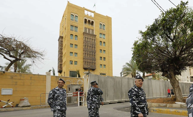 Lebanese security forces stand guard outside the Saudi embassy in Beirut's Hamra district, in this March 27, 2015 file photo. (AFP)