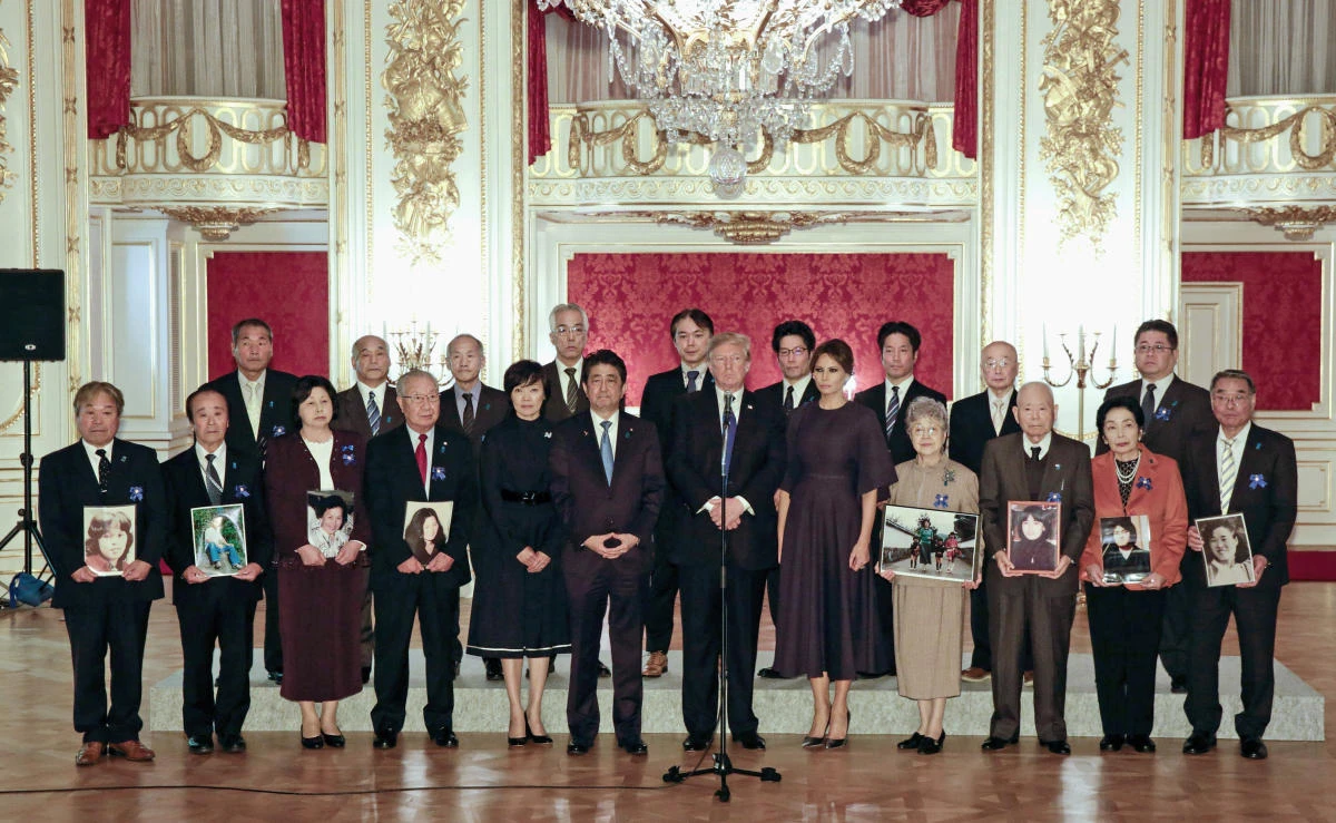 US President Donald Trump, center, and First Lady Melania, center right, meet abductees and families of abductees by North Korea with Japanese Prime Minister Shinzo Abe and Abe’s wife Akie in Tokyo on November 6, 2017. (AFP)