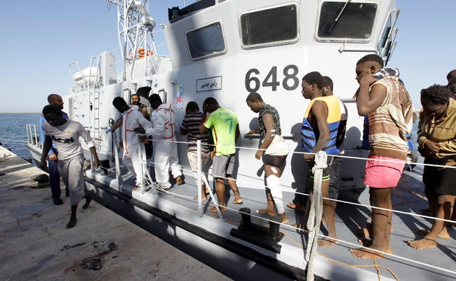 Migrants arrive at a naval base after they were rescued by Libyan coastal guards in Tripoli, Libya, on November 6, 2017. (REUTERS/Ismail Zitouny)