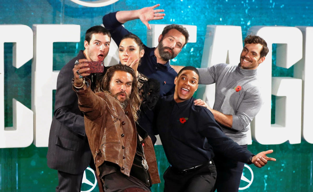 “Justice League” must battle film critics as well as villains