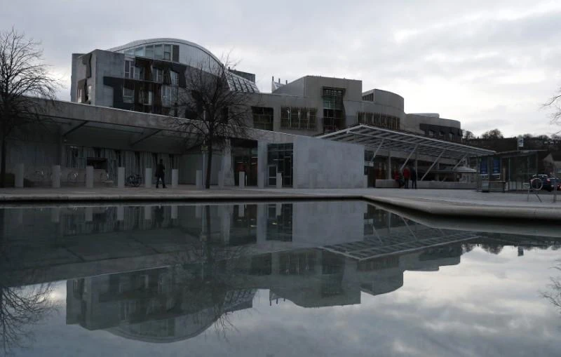 The Scottish Parliament is reflected in a pond in Holyrood Edinburgh, Scotland on March 10, 2017. (File photo by Reuters)