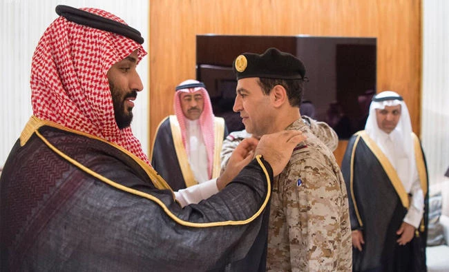 Crown Prince Mohammed bin Salman decorating Adm. Fahd bin Abdullah Al-Ghifaili. (SPA)