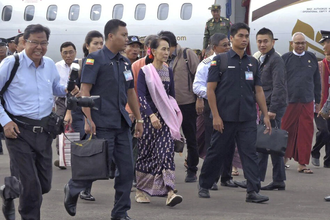 Myanmar’s leader Aung San Suu Kyi arrives in Sittwe, Rakhine state, Myanmar, Thursday, Nov. 2, 2017. (AP)
