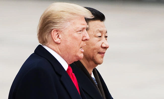 China's President Xi Jinping (R) and US President Donald Trump attend a welcome ceremony at the Great Hall of the People in Beijing on Thursday. (AFP)