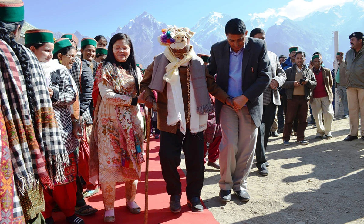 Indian voter Shyam Saran Negi, center, 100, arrives to vote in the northern Himachal Pradesh state elections in Kalpa, around 145 miles from the state capital Shimla, on November 9, 2017. (AFP)